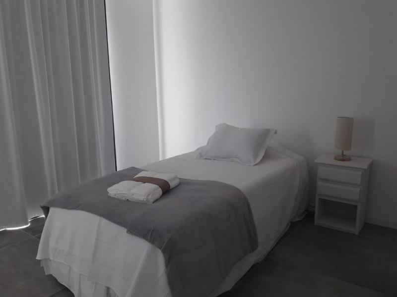 Excelente casa a estrenar en Barrio Privado con servicios
